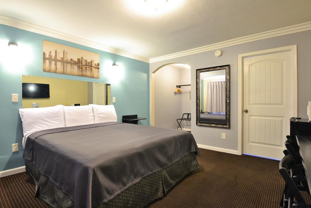 Lodge At 32Nd San Diego Room photo